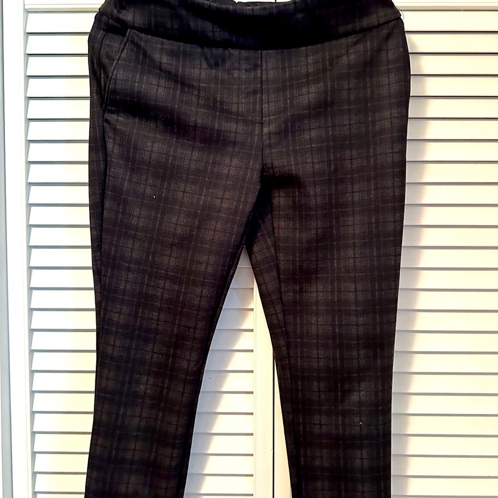 Dahlia  straight leg pants check pattern lite gray on pale gray size med pull on